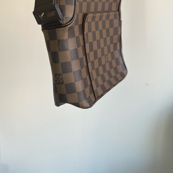 Louis Vuitton Damier square cross body in excellent condition! - Picture 3 of 11
